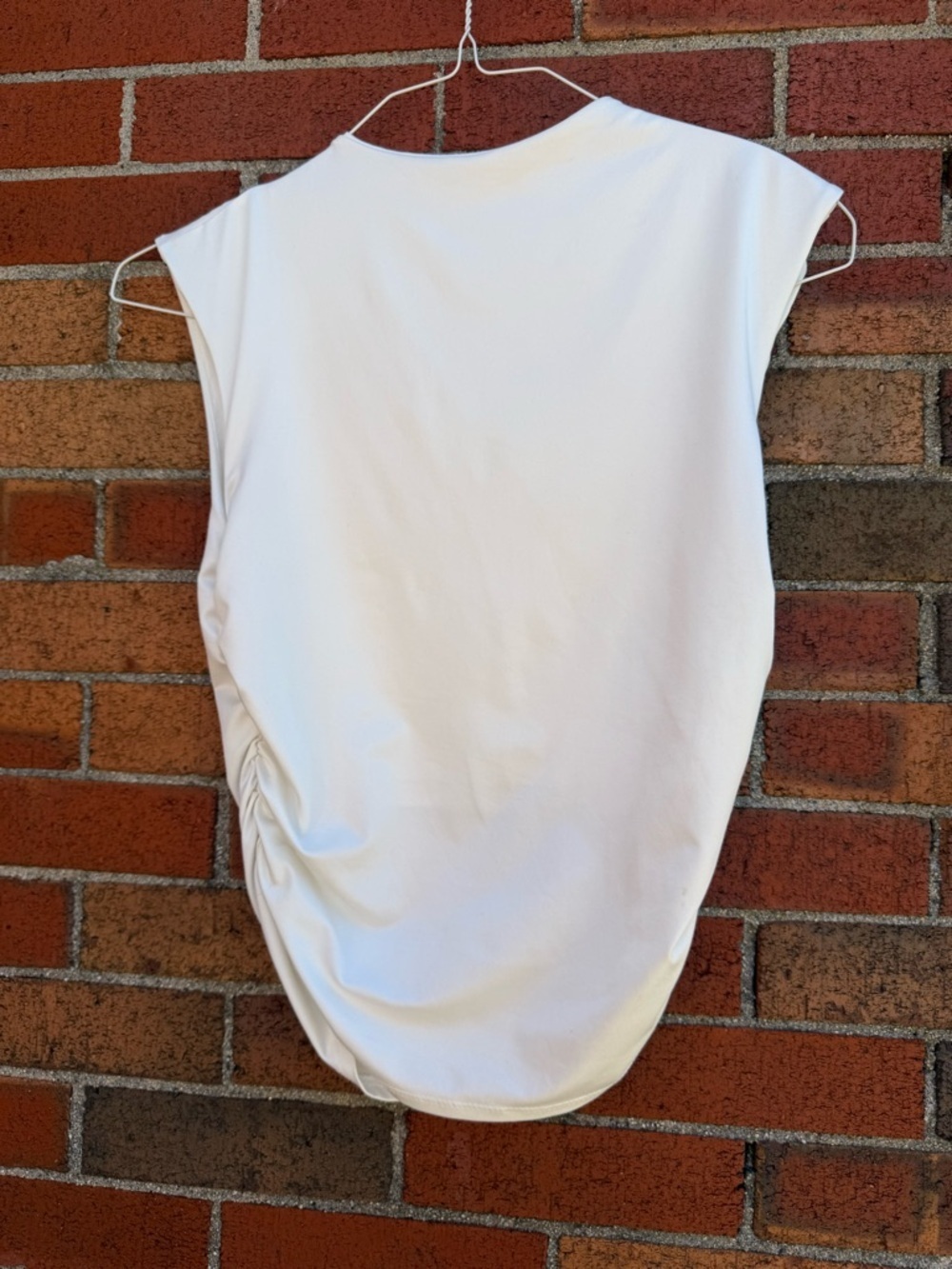 Live in the moment White Ruched Side Sleeveless Top Size Large Minimalist